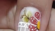 Nails Decorated with Daisies: Beauty Tutorial 💅 | Nail Art