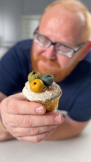 How to make easy fondant pumpkins for all your fall baking & desserts! 🍁 Most vibrant Gel Colors by us, @thesugarart 🧡💛 You need the Gel 2.0 Bundle for the colors in this video! These cutie pumpkin toppers are perfect decorations for cupcakes and cakes! Such an easy project that will instantly glamorize your fall treats! Fondant by the best, @satin.ice | TheSugarArt.com