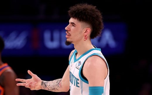 NBA, la lega cambia idea: LaMelo Ball può mostrare il tatuaggio sul collo