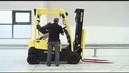 Hyster®: Electric forklift trucks battery removal with forklift Hyster