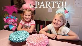 TROLLS SURPRISE BIRTHDAY PARTY! | PRESENT OPENING🎁