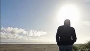 Quelques secondes sur une plage chilienne : océan, coquillages, ciel bleu et soleil / Cucao, Chili