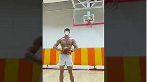 He is two meters tall，Adolescent muscle man身高两米的，帅男孩