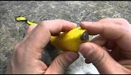 How To Peel A Banana PROPERLY-Tutorial