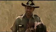 The walking dead S02E02-Rick runs to Hershel Farm after Carl was shot