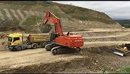 Hitachi ZX 870 LCH-5 Excavator loading truck