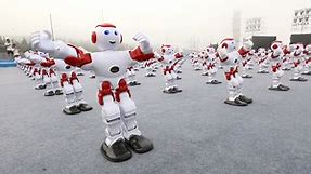 Dancing robots in China earn world record