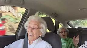 Old Ladies Argue in The Car - Hilarious