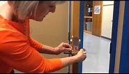 How to use a rubber band on the doors