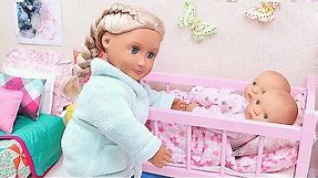 Mommy and twin baby dolls family routine in dollhouse - PLAY DOLLS