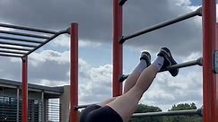 have you seen these outdoor gyms in your local park? Dont walk past them!! Have a go🌞 this vid should help you get started with the bars and focuses on the basics of calisthenics💪🏼💪🏼💪🏼 #calisthenics #gymgirl #calisthenicsgym #outdoorgym #parkgym #calisthenicsworkout #calisthenicsbeginner #calisthenicsgirls