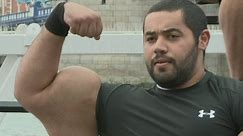 GUINNESS WORLD RECORD: Moustafa Ismail boasts the largest biceps in the world!