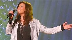 MARTINA MCBRIDE sings her song Anyway LIVE