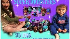 Netflix SUPER MONSTERS! Playing with Lobo, Cleo, Katya & Zoe! Surprise Toys!