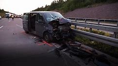 A14 bei Halle: Drei Tote und 18 Verletzte bei schwerem Verkehrsunfall