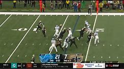 [Highlight] LOWLIGHT: Alvin Kamara runs into NFL official, Nick Piazza, who was part of the chain crew. Nick fractured his fibula and dislocated his knee. He will have surgery next week.