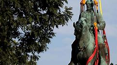 Charlottesville removes Confederate statues