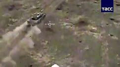 Il drone kamikaze russo attacca il carro armato Leopard ucraino - Video