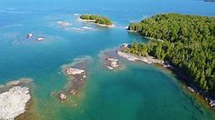 Majestic nature tour of Georgian Bay with turquoise lake, rocky coast and dense forest in Ontario, C