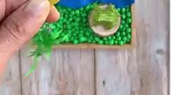 🐸 Frog Life Cycle Dyed Chickpeas Sensory Play Tray https://eschool.montessorifromtheheart.com/course/frogs-amphibians-montessori-science-unit-study Join the brand new Frogs/Amphibians Montessori Zoology course and 💰save | Montessori From The Heart