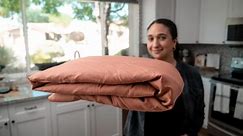 How to easily fold a fitted sheet