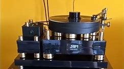 Small Audio Manufacture Titan Gold turntable
