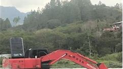 Hitachi EX200 working to widening a river. #excavator #construction