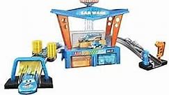 Mattel Disney and Pixar Cars Dinoco Car Wash Playset with Pitty & Lightning McQueen Toy Cars, Water Play & Color Change