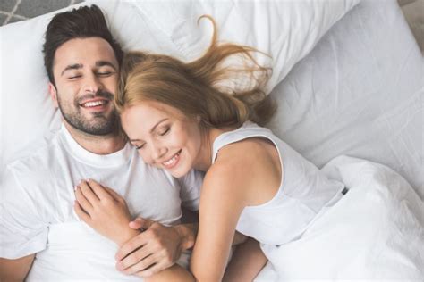 couples who sleep together are healthier