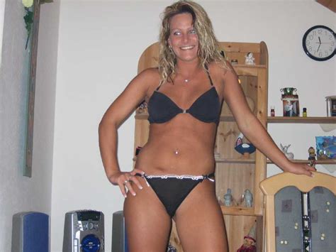hot moms in bikini image 226976