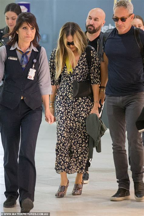 Sarah Jessica Parker Avoids Fans As She Leaves Melbourne Airport