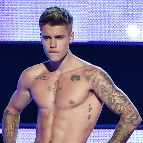 oh dear now justin bieber is fully naked while on vacation