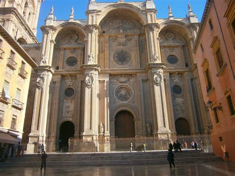 semana santa  mas fachada exterior de la catedral de granada