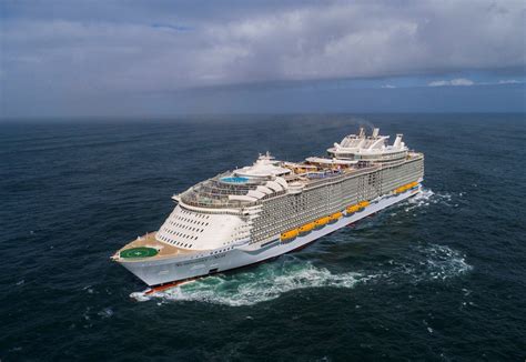 symphony   seas   worlds largest cruise ship stacks    vessels