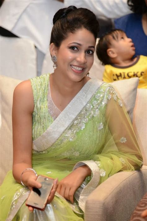 actress lavanya tripathi photos in saree cap
