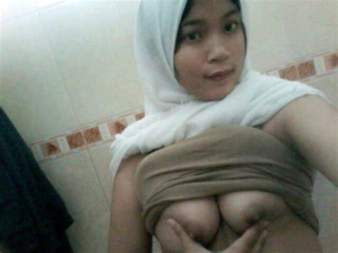 hijab bugil ngesex toket montok smp