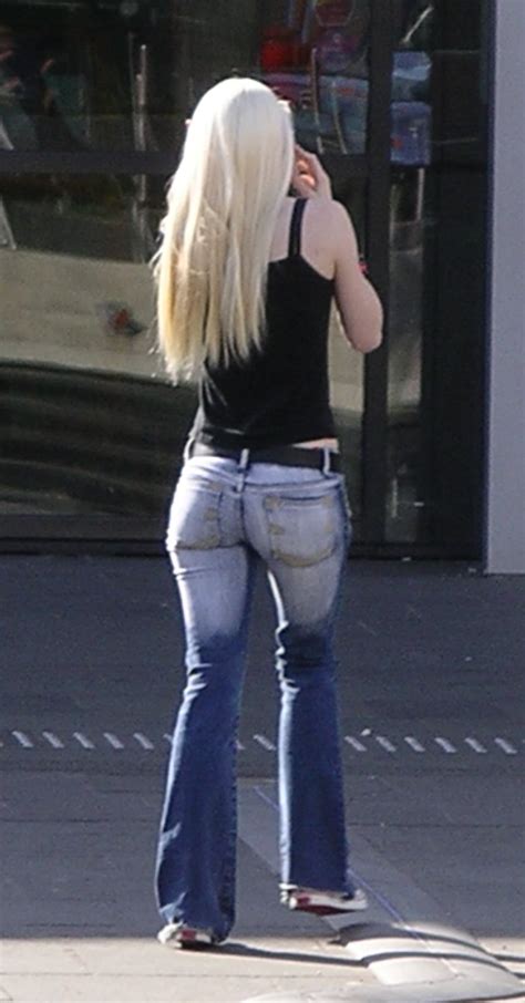 ファイル Blonde Woman Wearing Jeans 2007  Wikipedia