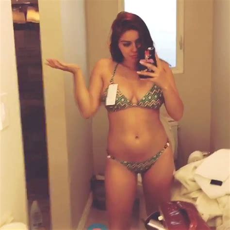 Sada sexy bathing