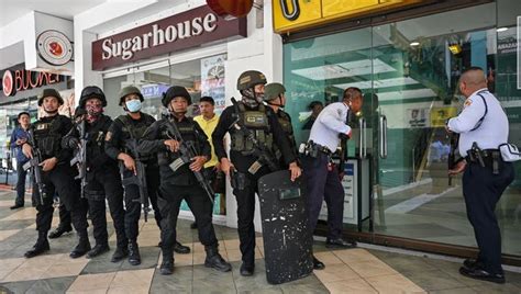 security guard releases hostages  philippines