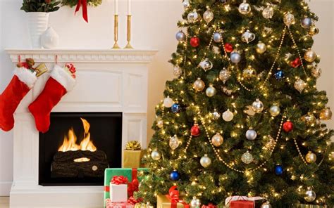 How To Decorate A Christmas Tree In 10 Easy Steps