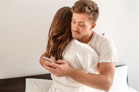 signs  spouse    affair cheating spouse pi