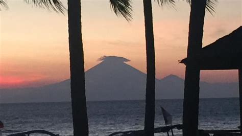 bali volcano flights country ‘safe authorities urge in