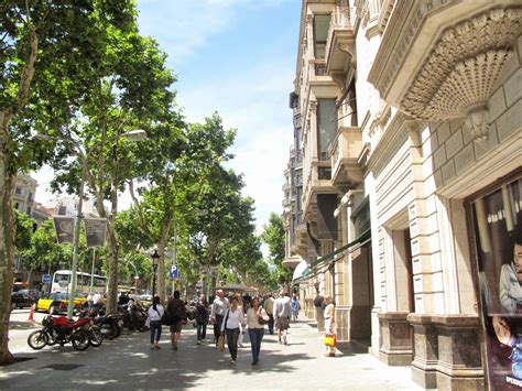 city travel guides   passeig de gracia street