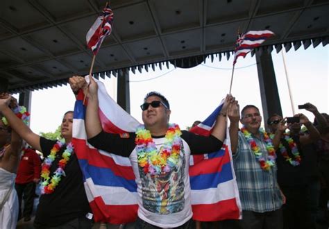 hawaii becomes 15th state to legalize gay marriage after senate passes approval in popular