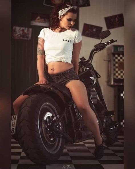 Pin By Sergo On Girls And Motorcycles Cafe Racer Girl Motorcycle