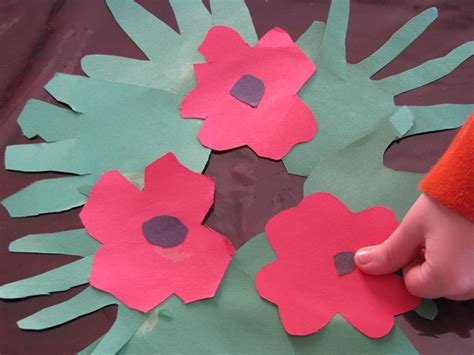 making merry memories handprint poppy wreath