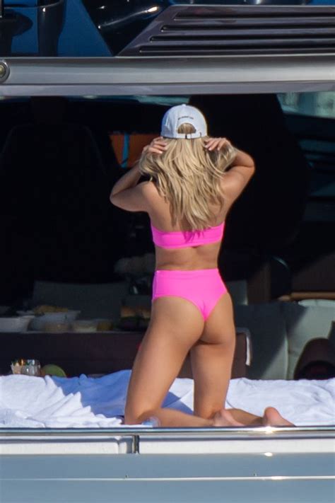 model josie canseco shows off her curves in miami 15