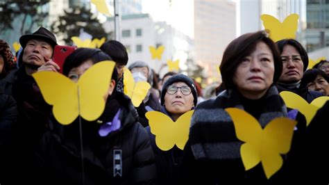 s koreans gather at japan embassy for funeral of comfort woman south korea news al jazeera