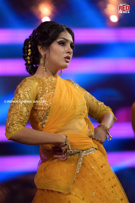 gayathri suresh actress photos stills gallery