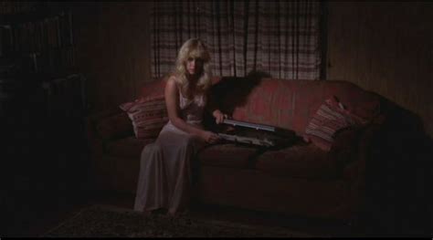 Nackte Linnea Quigley In Don T Go Near The Park